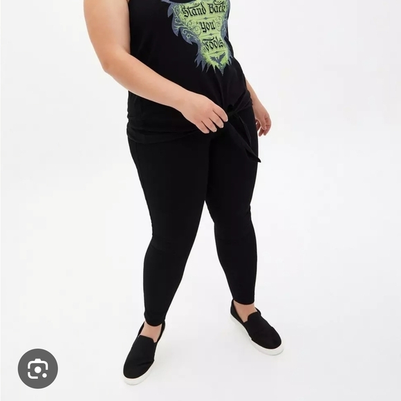 Disneys Maleficient Tank By Torrid Size 3 - Picture 2 of 4